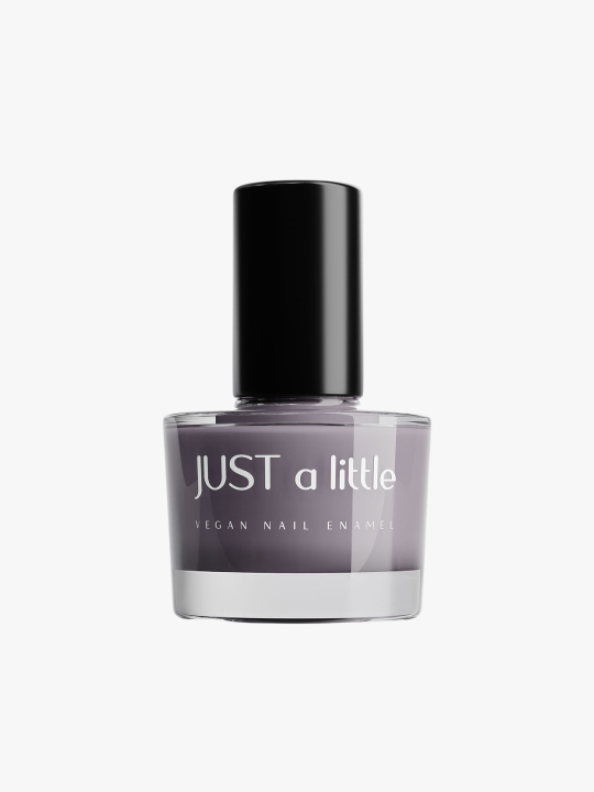 Out of focus purple nail polish, cosmoporto